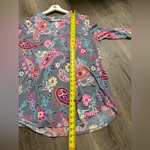 Dear Scarlett Womens Lizzy Relaxed Flowy High Low Blouse Paisley Oversized Large - Picture 4 of 8